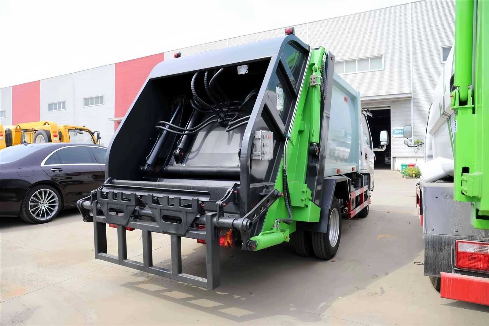  heavy-duty compressed garbage truck 