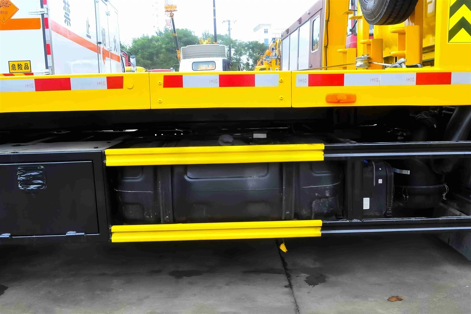  flatbed tow wrecker vehicle