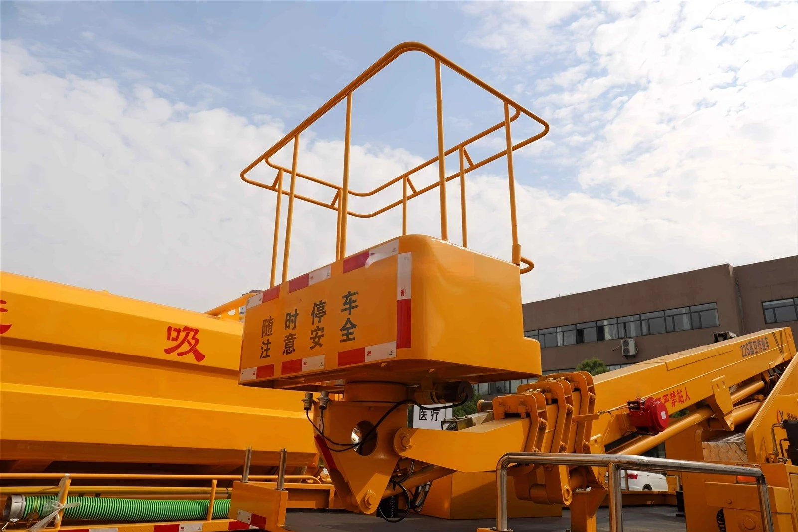  22m Aerial Work Platform Truck for Construction