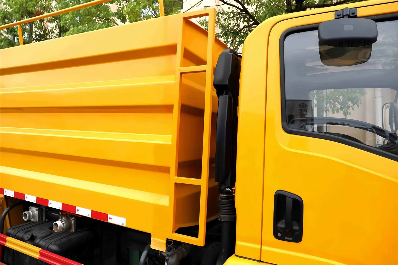 Road Surface Washing Truck
