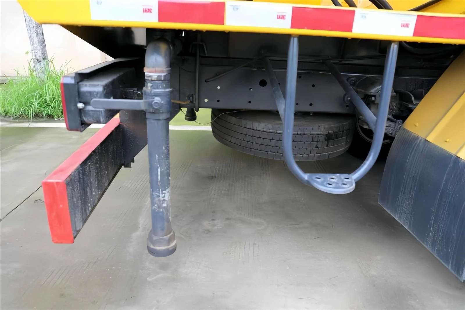 high pressure washing truck