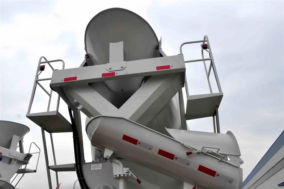 Small 3 To 4 M3 Concrete Mixer Truck suppliers